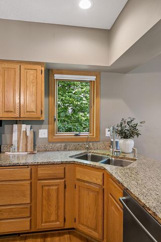 8879 Sylvan Ridge, Eden Prairie, MN 55347