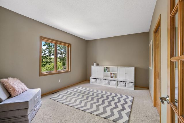 8879 Sylvan Ridge, Eden Prairie, MN 55347
