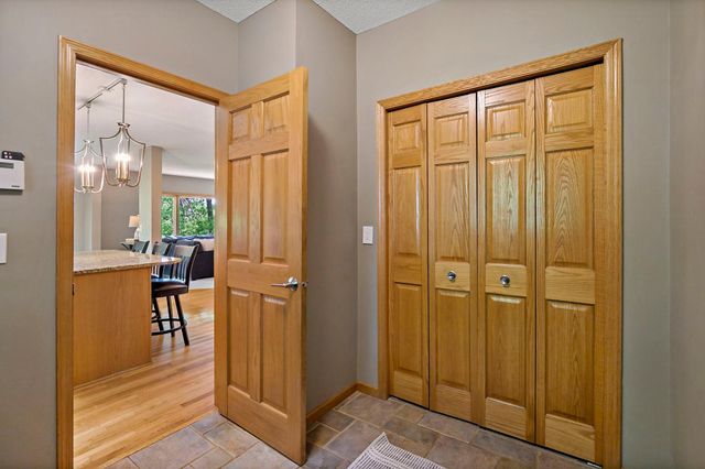 8879 Sylvan Ridge, Eden Prairie, MN 55347