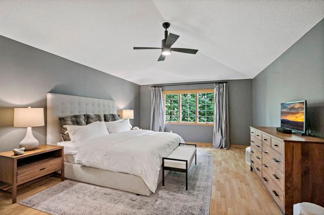 8879 Sylvan Ridge, Eden Prairie, MN 55347