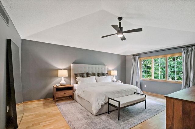 8879 Sylvan Ridge, Eden Prairie, MN 55347