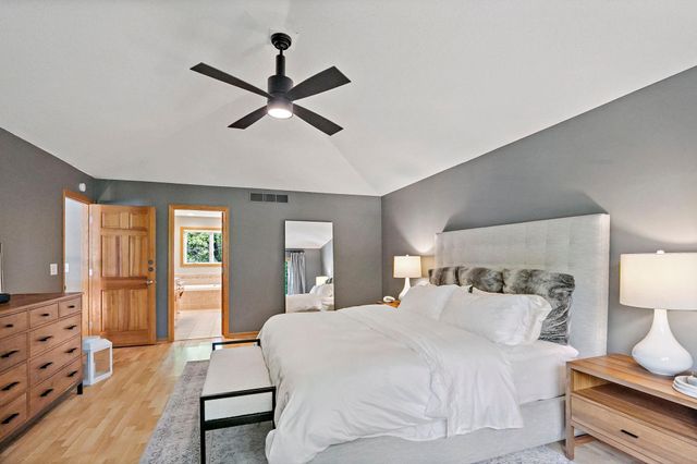 8879 Sylvan Ridge, Eden Prairie, MN 55347