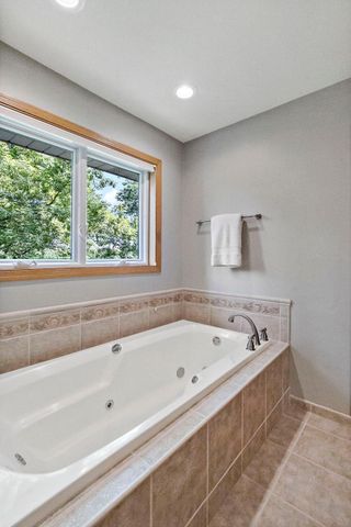 8879 Sylvan Ridge, Eden Prairie, MN 55347