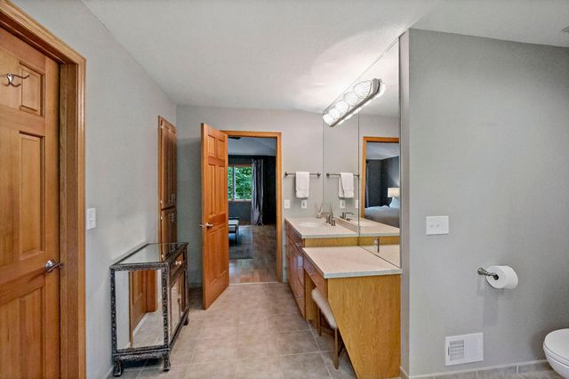 8879 Sylvan Ridge, Eden Prairie, MN 55347