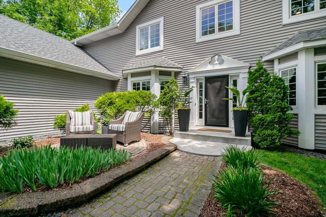 8879 Sylvan Ridge, Eden Prairie, MN 55347