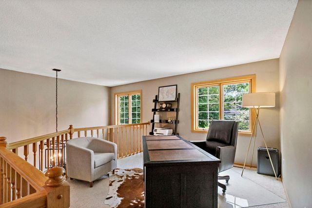 8879 Sylvan Ridge, Eden Prairie, MN 55347