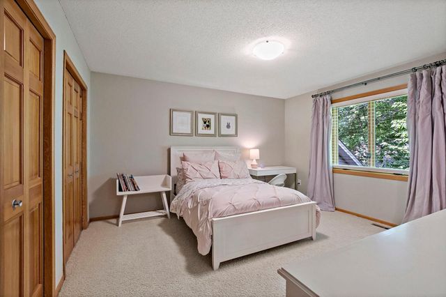 8879 Sylvan Ridge, Eden Prairie, MN 55347