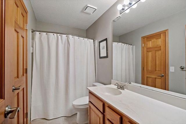 8879 Sylvan Ridge, Eden Prairie, MN 55347
