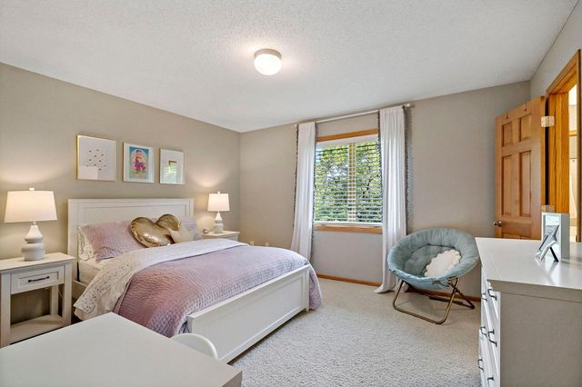 8879 Sylvan Ridge, Eden Prairie, MN 55347