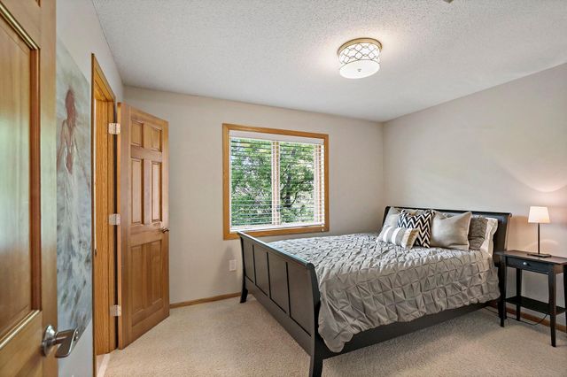 8879 Sylvan Ridge, Eden Prairie, MN 55347