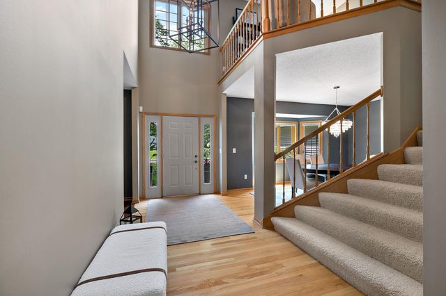 8879 Sylvan Ridge, Eden Prairie, MN 55347