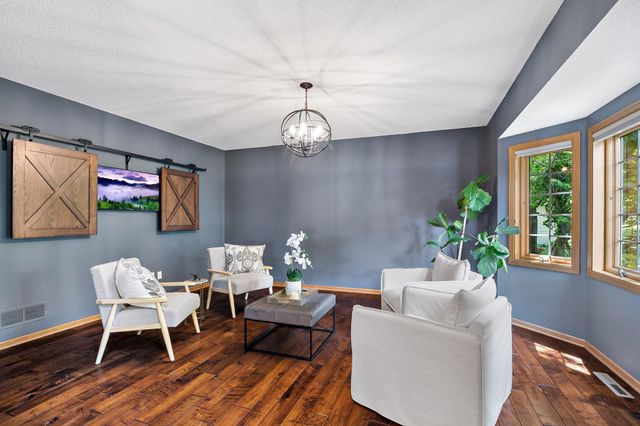 8879 Sylvan Ridge, Eden Prairie, MN 55347