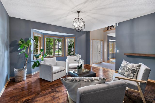 8879 Sylvan Ridge, Eden Prairie, MN 55347