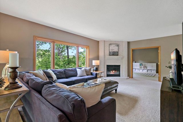 8879 Sylvan Ridge, Eden Prairie, MN 55347