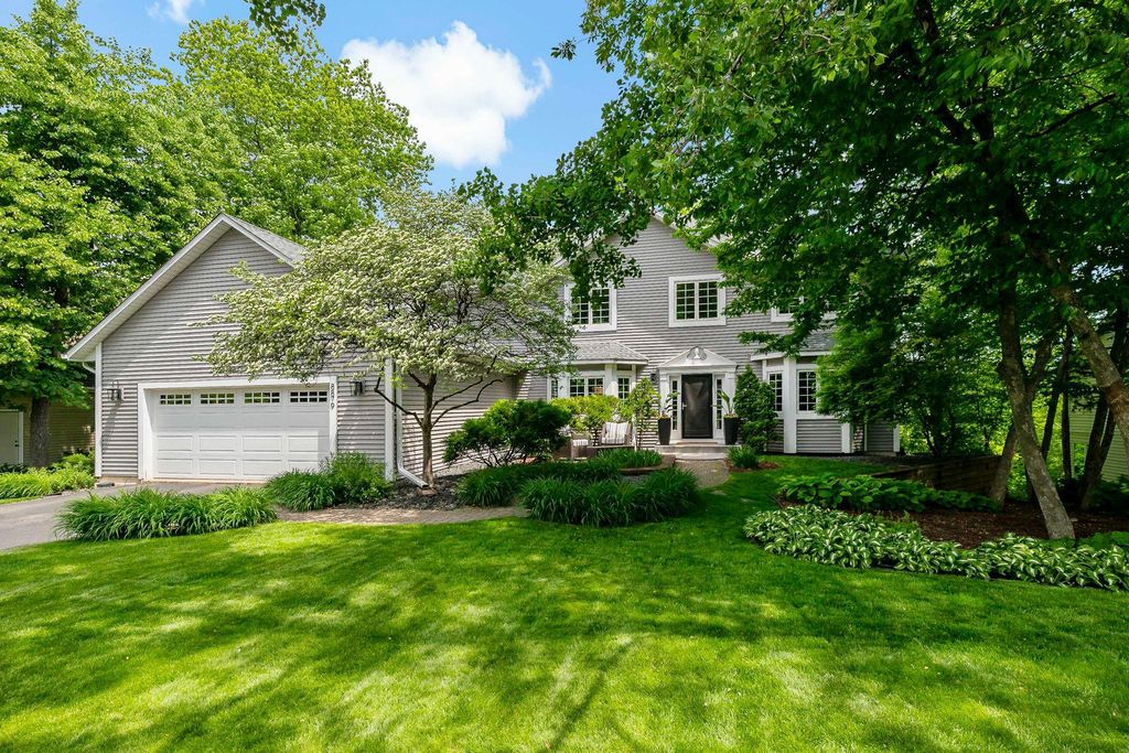 8879 Sylvan Ridge, Eden Prairie, MN 55347