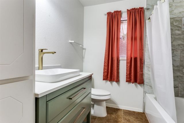 8001 Carrick Street B, Benbrook, TX 76116