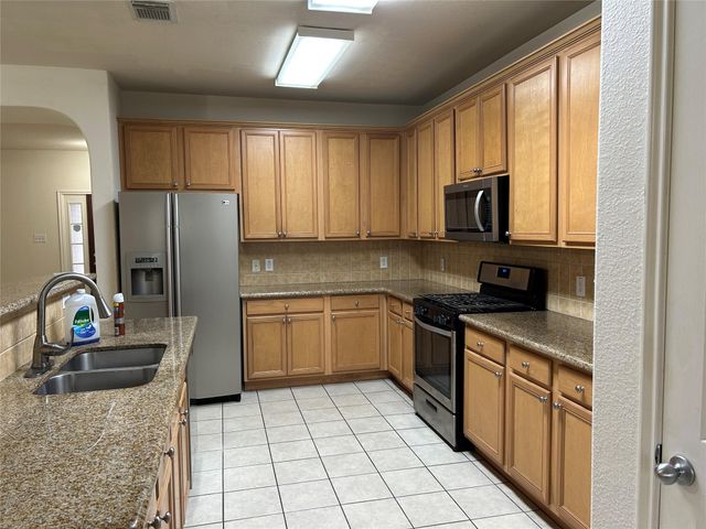 5218 Meadow Canyon Drive, Sugar Land, TX 77479