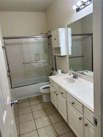 5218 Meadow Canyon Drive, Sugar Land, TX 77479