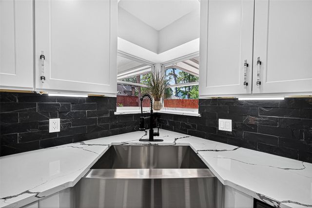 5607 Pebble Springs Drive, Houston, TX 77066