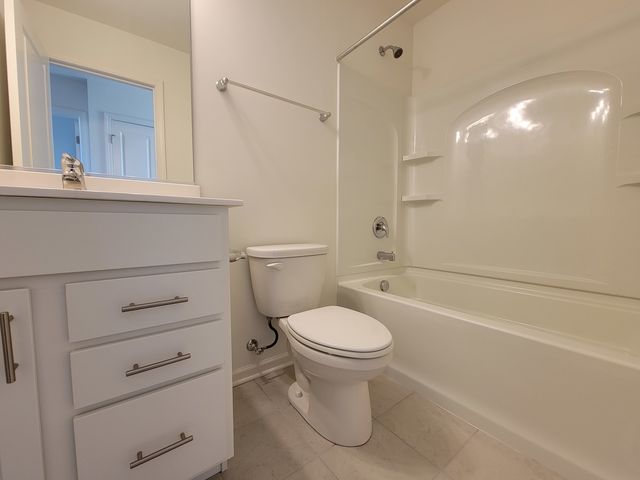 1270 Lakepointe Drive, Schaumburg, IL 60173