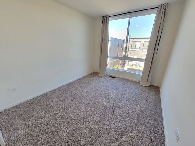 1270 Lakepointe Drive, Schaumburg, IL 60173