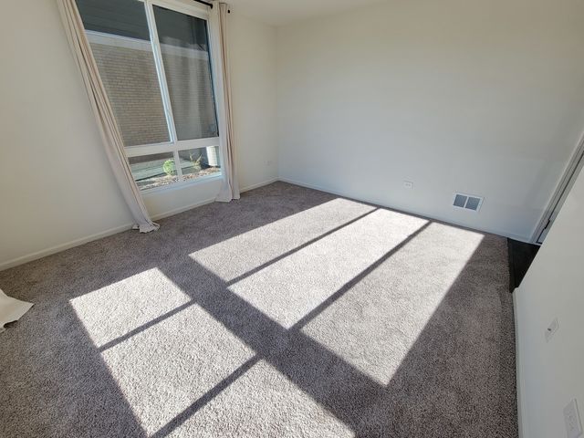 1270 Lakepointe Drive, Schaumburg, IL 60173