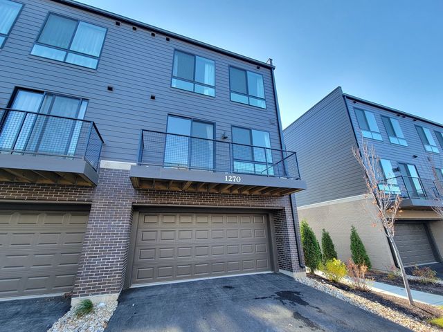 1270 Lakepointe Drive, Schaumburg, IL 60173