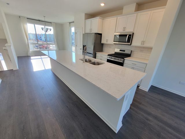 1270 Lakepointe Drive, Schaumburg, IL 60173