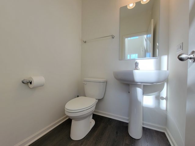 1270 Lakepointe Drive, Schaumburg, IL 60173