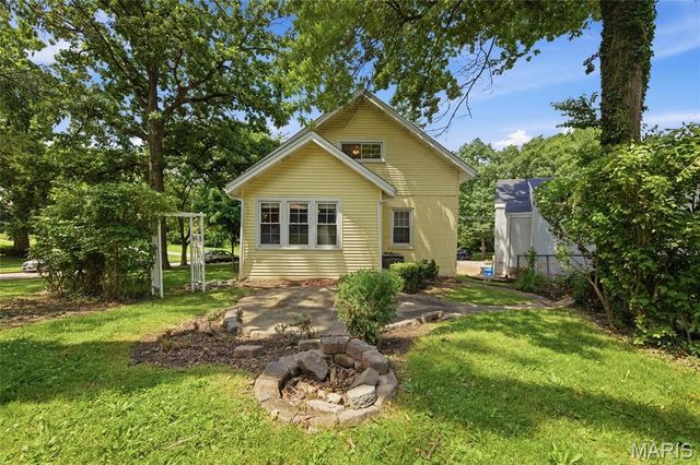 7385 Arlington Drive, Richmond Heights, MO 63117