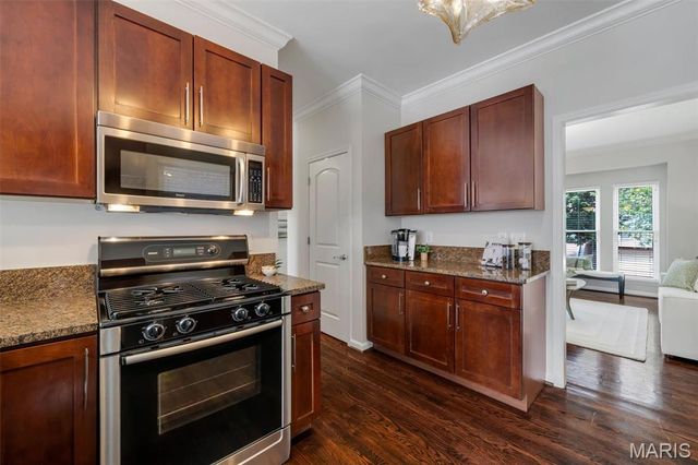 2130 Franz Park Lane, St Louis, MO 63139