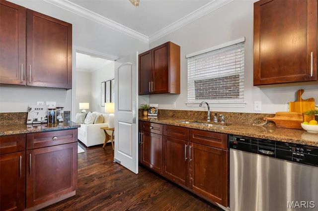 2130 Franz Park Lane, St Louis, MO 63139