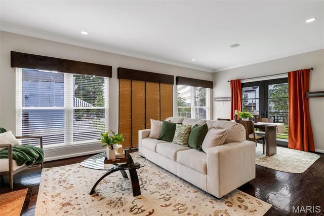 2130 Franz Park Lane, St Louis, MO 63139