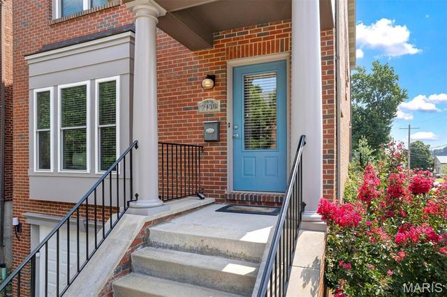 2130 Franz Park Lane, St Louis, MO 63139