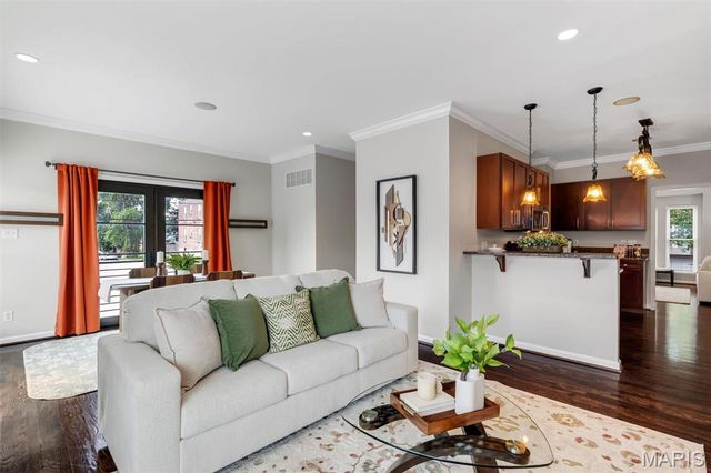 2130 Franz Park Lane, St Louis, MO 63139