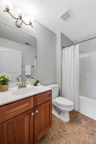 2130 Franz Park Lane, St Louis, MO 63139