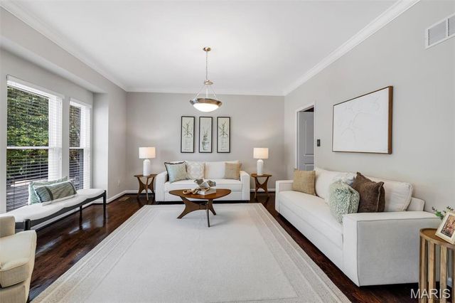 2130 Franz Park Lane, St Louis, MO 63139