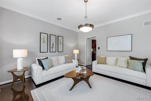 2130 Franz Park Lane, St Louis, MO 63139
