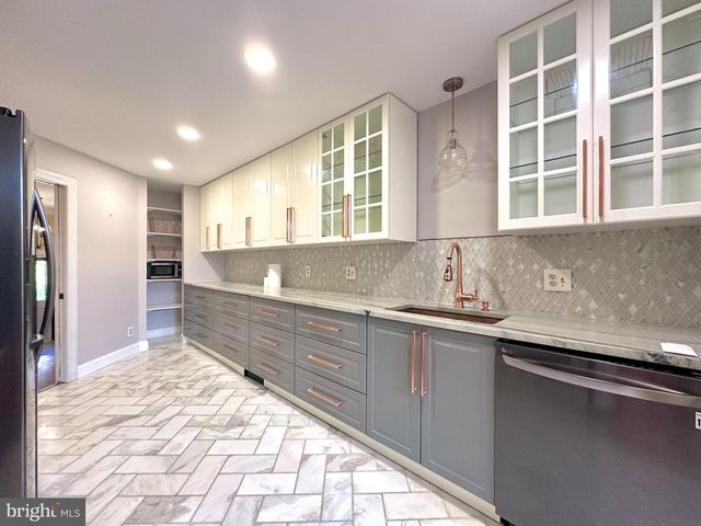 6353 BRAMPTON CT, Alexandria, VA 22304