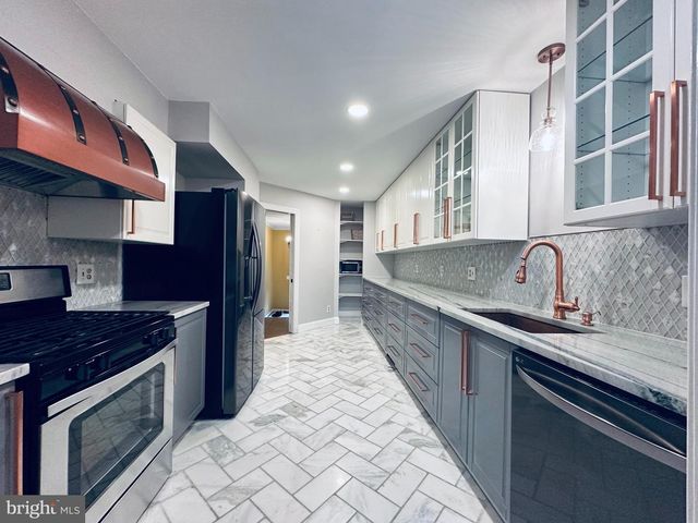 6353 BRAMPTON CT, Alexandria, VA 22304