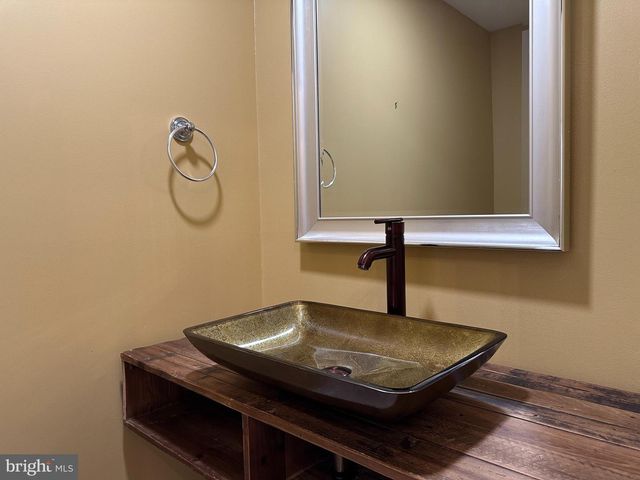 6353 BRAMPTON CT, Alexandria, VA 22304