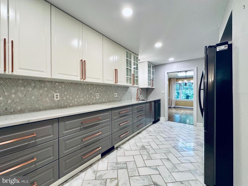 6353 BRAMPTON CT, Alexandria, VA 22304