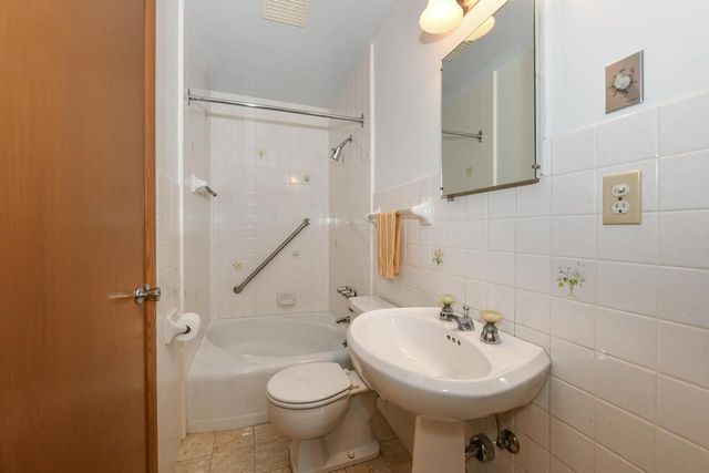 4144 N 96th STREET, Wauwatosa, WI 53222