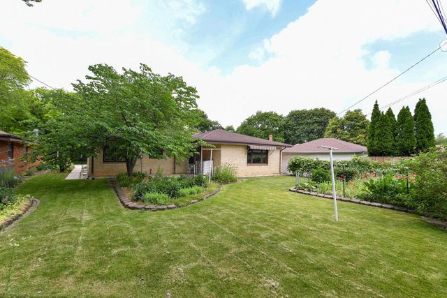 4144 N 96th STREET, Wauwatosa, WI 53222