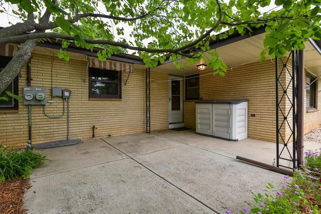 4144 N 96th STREET, Wauwatosa, WI 53222