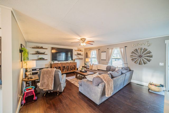 1410 Massac Church Road, Paducah, KY 42001