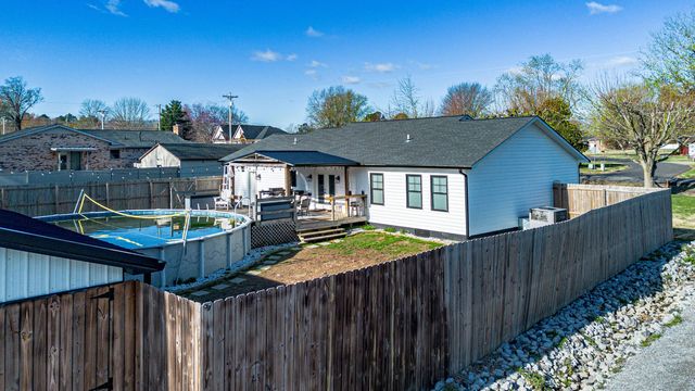 1410 Massac Church Road, Paducah, KY 42001