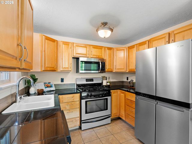 7016 Se HAROLD St, Portland, OR 97206