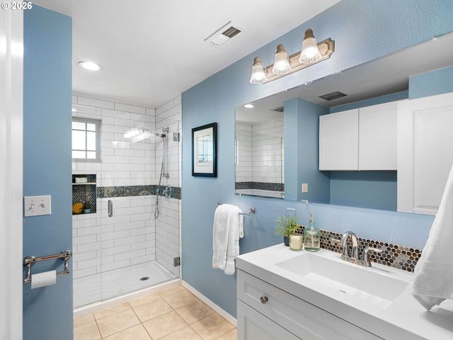 7016 Se HAROLD St, Portland, OR 97206