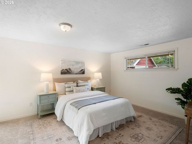7016 Se HAROLD St, Portland, OR 97206